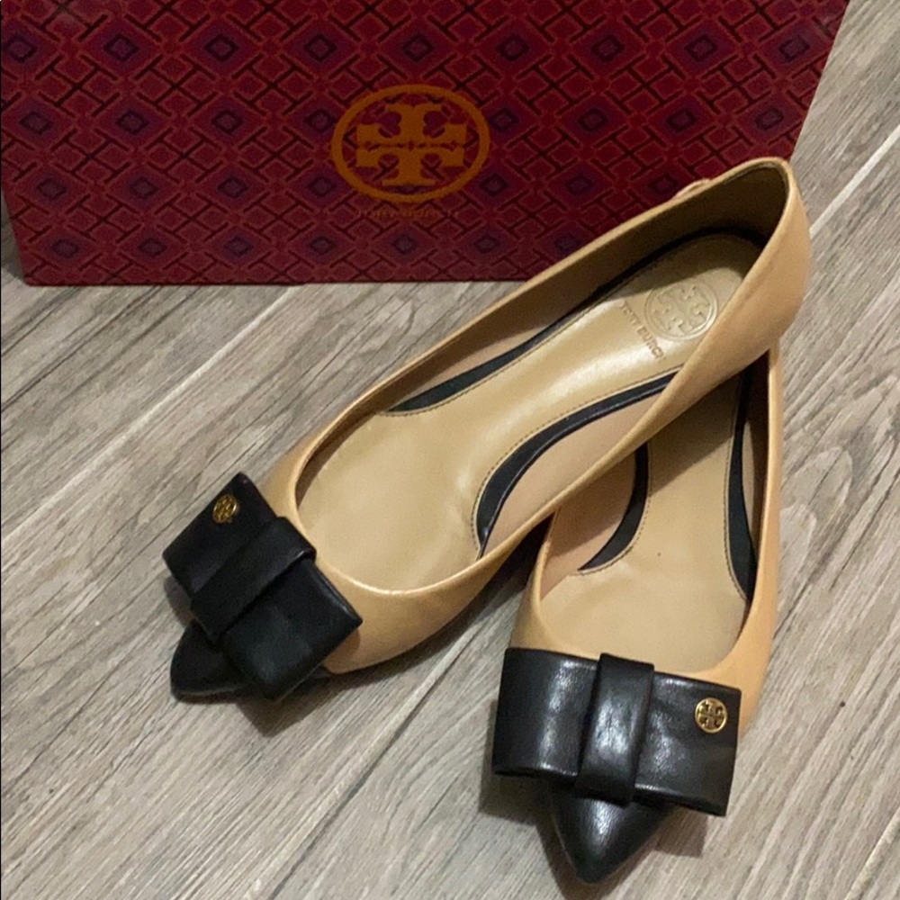 Adorable Black and Cream Tory Flats